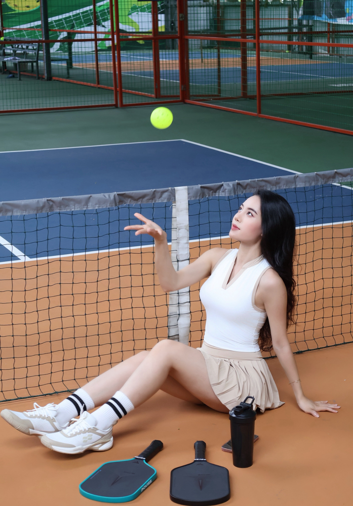 Set Đồ Thể Thao Nữ Tennis Pickleball Áo Cổ V Phối Viền Kèm Chân Váy Quần Xếp Ly