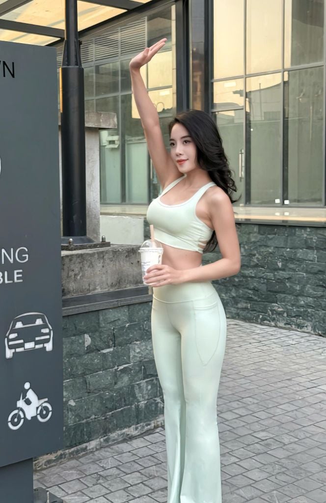 Bộ Đồ Tập Gym Yoga Nữ UNIQ Cool Peel - Áo Dây Đan & Quần Legging Ống Loe