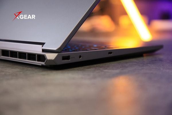 Laptop Gaming Lenovo LOQ 15IPH11 83SL000LVN (Ultra 7-356H | RTX 5060 | 16GB | 512 GB | 15.3 inch)