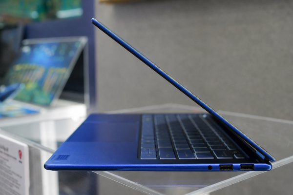 Laptop MSI Prestige 14 Flip AI+ Vincent Van Gogh Edition Starry Night Over the Rhône - 260VN (Ultra X9 378H | Intel Arc B390 | 32GB | 1TB | 14 inch FHD+ OLED)
