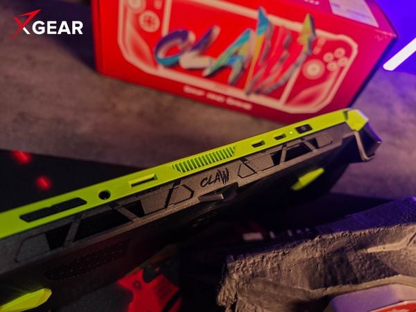 Máy chơi game cầm tay MSI Claw A8 BZ2EM 009VN