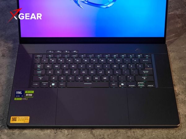 Laptop Gaming Asus ROG Zephyrus G16 GU605CR-QR137W