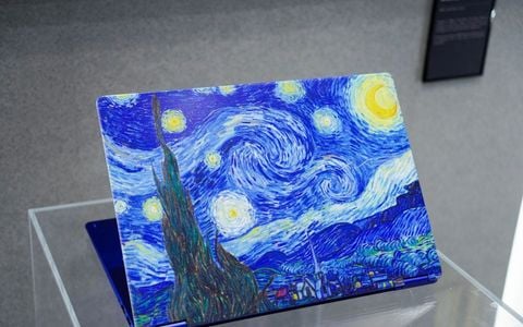 Laptop MSI Prestige 14 Flip AI+ Vincent Van Gogh Edition The Starry Night - 295VN