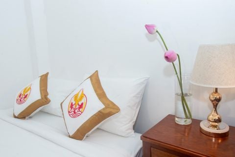  De Tham Superior Room - Queen Bed/ Fresh Linen - Aircon/TiVi/Hot Shower/daily Housekeeping 