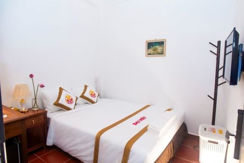  De Tham Superior Room - Queen Bed/ Fresh Linen - Aircon/TiVi/Hot Shower/daily Housekeeping 