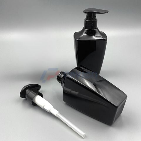 Chai nhựa pet 300ml 500ml đựng dầu gội màu đen bóng nắp vòi pump
