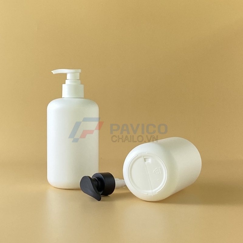 Chai nhựa Pet 500ml 750ml đựng sữa tắm màu trắng nắp vòi nhấn