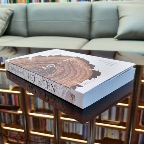  Họ và Tên - Một Lịch Sử Nhìn Từ Danh Tính Người Việt (Bìa mềm) 