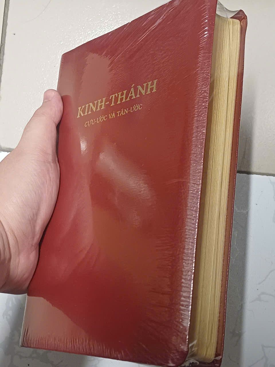  Kinh Thánh - Cựu Ước Và Tân Ước - Bìa Da - Màu Đỏ 