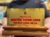  Quà tặng Biển Chức Danh bằng đồng mạ vàng 24K kích thước cao 28,5 x 17,5cm 