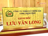  Quà tặng Biển Chức Danh bằng đồng mạ vàng 24K làm theo nhu cầu kích thước cao 28,5x17,5cm 