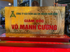  Quà tặng Biển Chức Danh bằng đồng mạ vàng 24K kích thước cao 18,5 x 35cm 