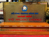  Quà tặng Biển Chức Danh bằng đồng mạ vàng 24K kích thước cao 15,8 x 31cm 