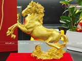  Quà Tặng Sếp Tượng Mã Đáo Thành Công mạ vàng 24K kích thước 32x 27x 10cm 
