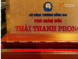  Quà tặng Biển Chức Danh bằng đồng mạ vàng 24K kích thước cao 16 x 24,5cm 