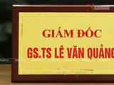  Quà tặng Biển Chức Danh bằng đồng mạ vàng 24K làm theo nhu cầu kích thước dài 31 cm 