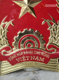  Quốc Huy bằng đồng vàng mộc vẽ nền đỏ đường kính 1m 