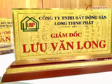  Quà tặng Biển Chức Danh bằng đồng mạ vàng 24K làm theo nhu cầu kích thước cao 28,5x17,5cm 
