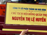  Quà tặng Biển Chức Danh bằng đồng mạ vàng 24K làm theo nhu cầu kích thước 28,5x17,5 cm 