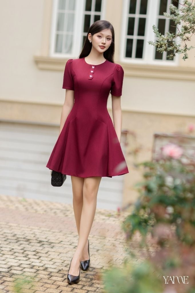 Váy Thiết Kế Cổ Tròn Phối Sóng Khuy Tim Đá Dáng Ngắn YAME YV728