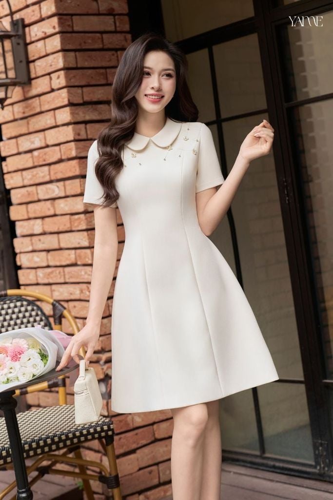 Váy Thiết Kế Dáng A Cổ Sen Đính Đá YAME YV924