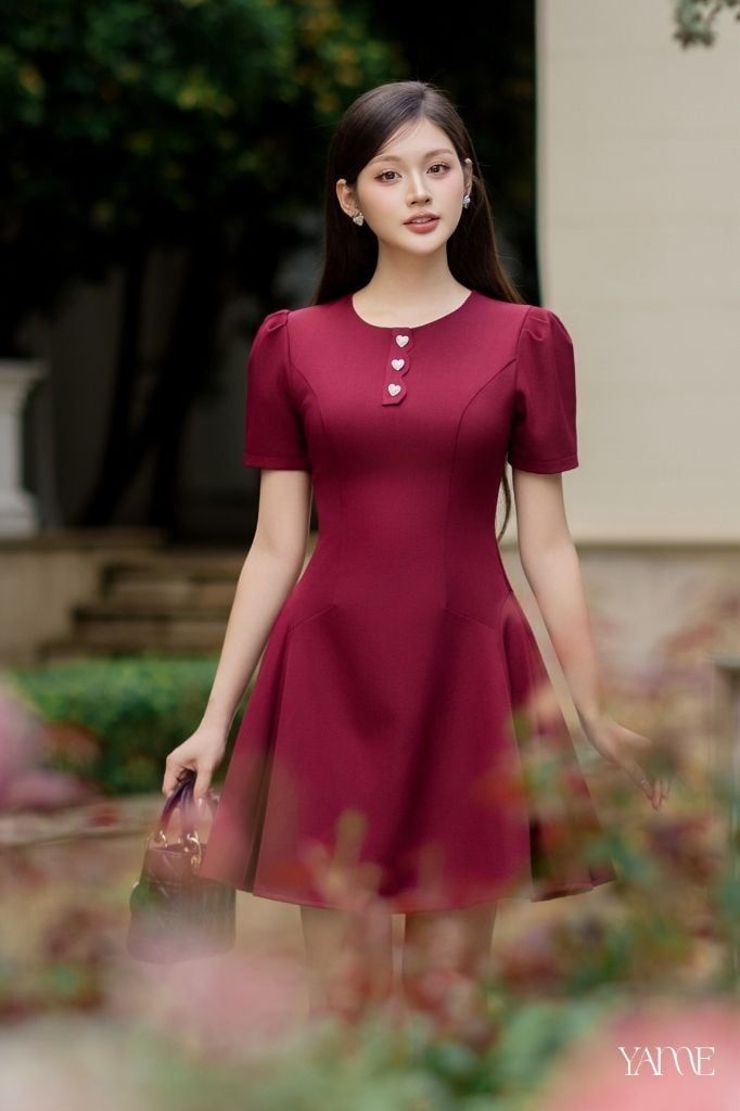 Váy Thiết Kế Cổ Tròn Phối Sóng Khuy Tim Đá Dáng Ngắn YAME YV728