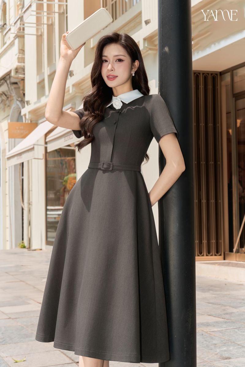 Váy Nữ Dáng Dài Ghi Phối Trắng Kèm Tag Hoa Trà YAME YV917