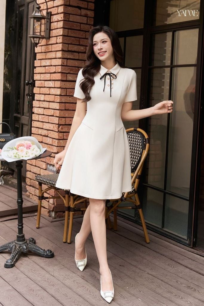 Váy Xếp Ly Thiết Kế Trắng Kem Phối Nơ Đen YAME YV919