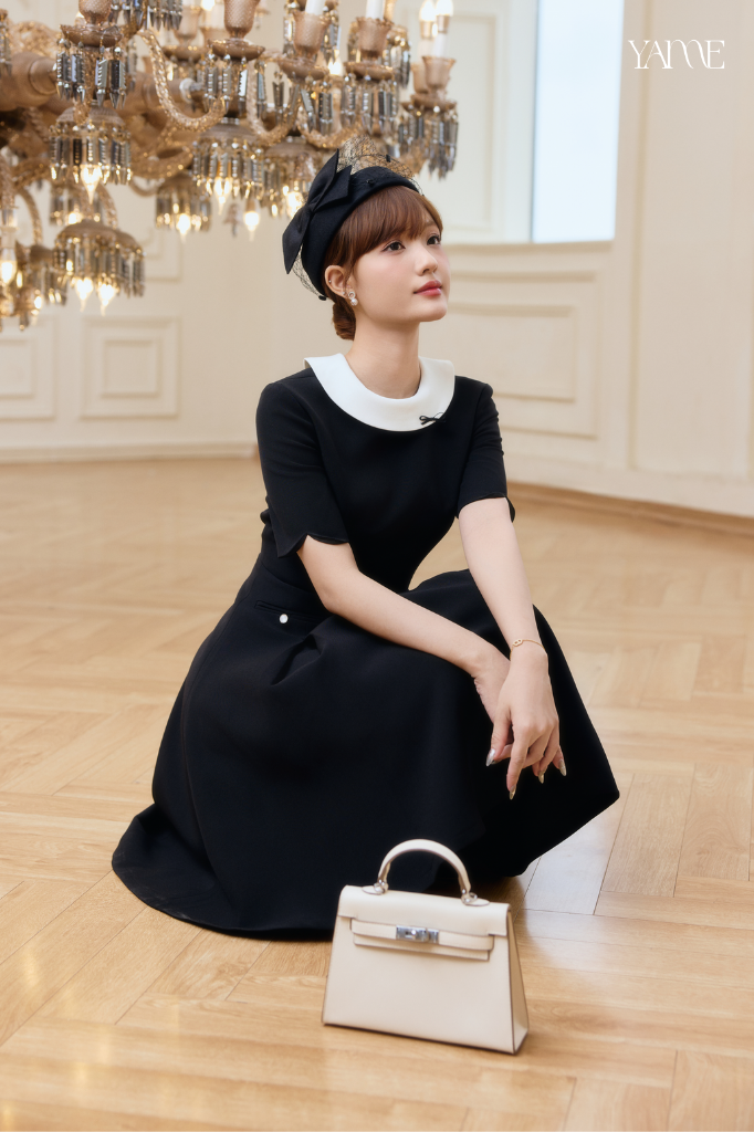 Váy Thiết Kế Ngắn Tay Màu Đen Cổ Trắng Đính Nơ YAME YV774