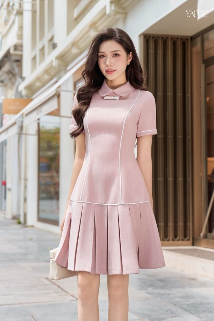 Váy Xếp Ly Hồng Phớt Cổ Sen Phối nơ trắng YAME YV923