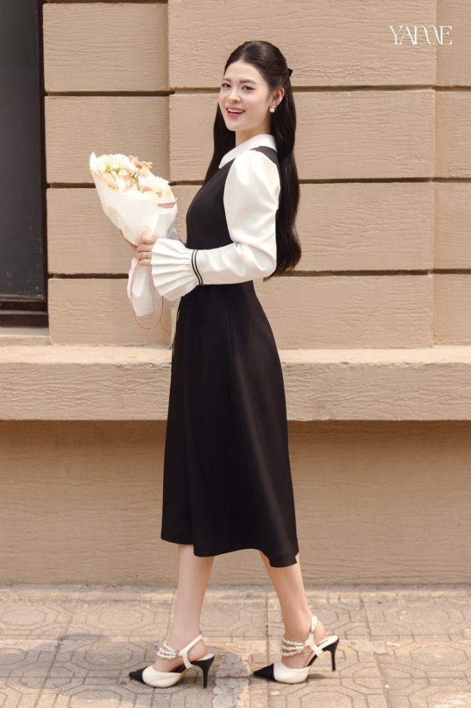 Váy Dáng Yếm Cổ Sen Đen Phối Trắng YAME YV750