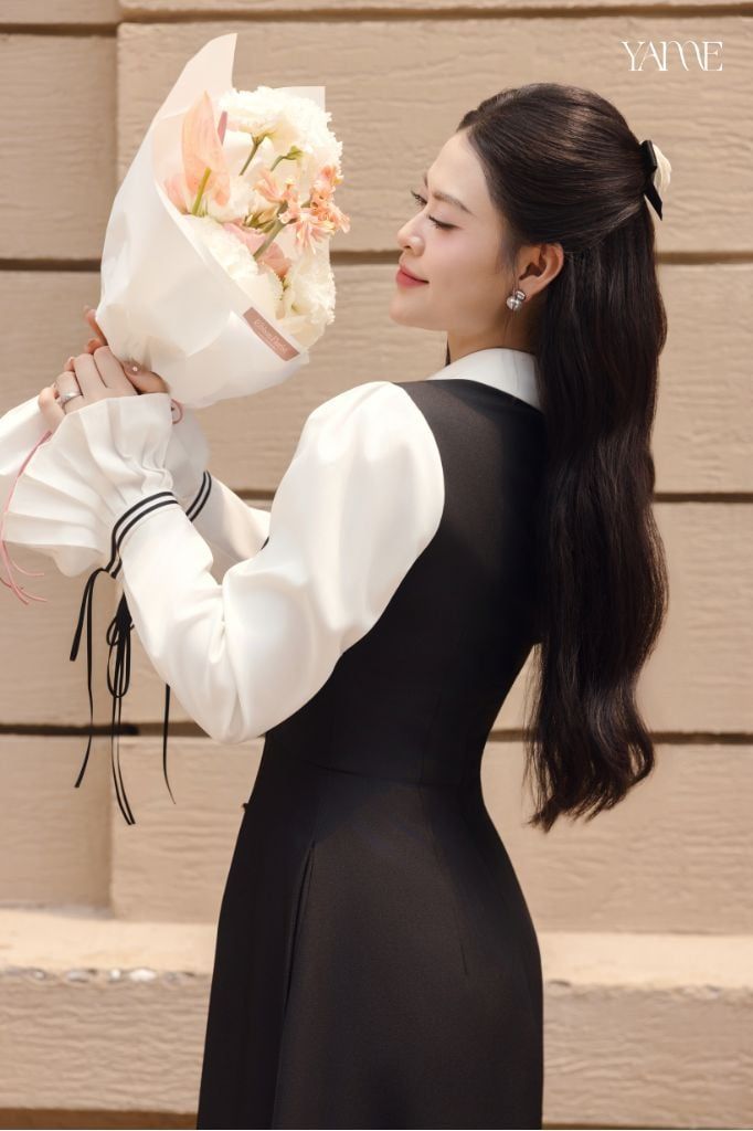 Váy Dáng Yếm Cổ Sen Đen Phối Trắng YAME YV750