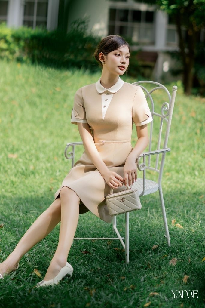 Váy Thiết Kế Dáng Ngắn Nâu Sữa Tay Gập Gấu Phối Đai Đính Đá YAME YV719