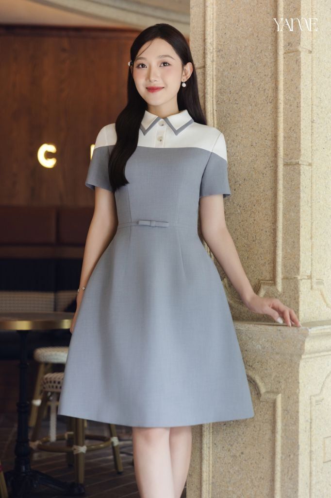 Váy Thiết Kế Dáng A Màu Ghi Ánh Xanh Cổ Vạt Nhọn YAME YV740
