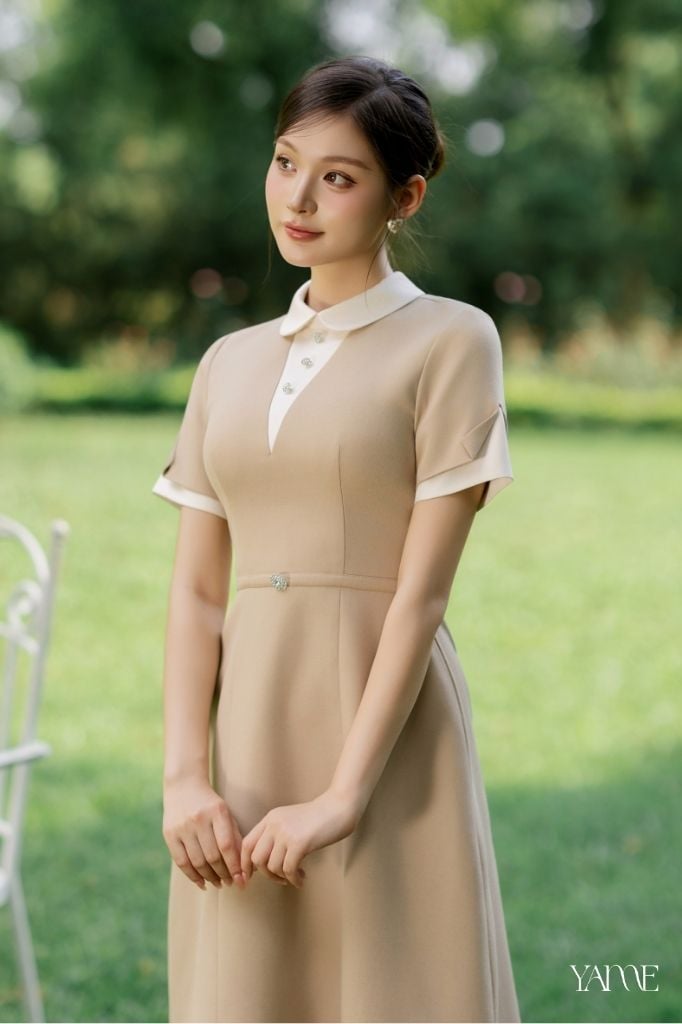 Váy Thiết Kế Dáng Ngắn Nâu Sữa Tay Gập Gấu Phối Đai Đính Đá YAME YV719