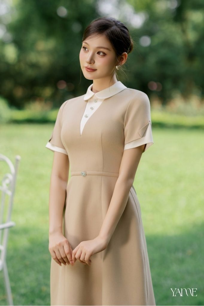 Váy Thiết Kế Dáng Ngắn Nâu Sữa Tay Gập Gấu Phối Đai Đính Đá YAME YV719
