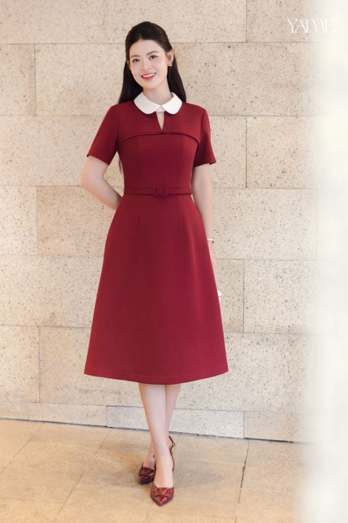 Váy Thiết Kế Dáng Dài Đỏ Rượu Phối Cổ Trắng YAME YV744