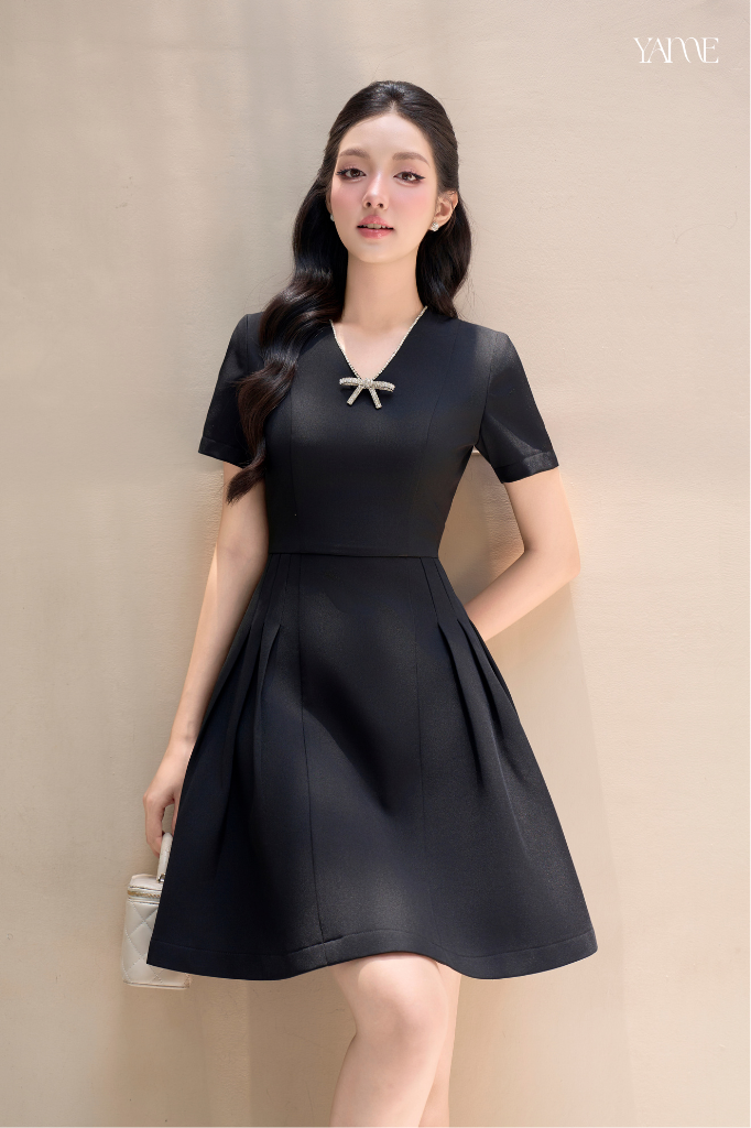 Váy Công Sở Đen Phối Nơ Đính Đá YAME YV708