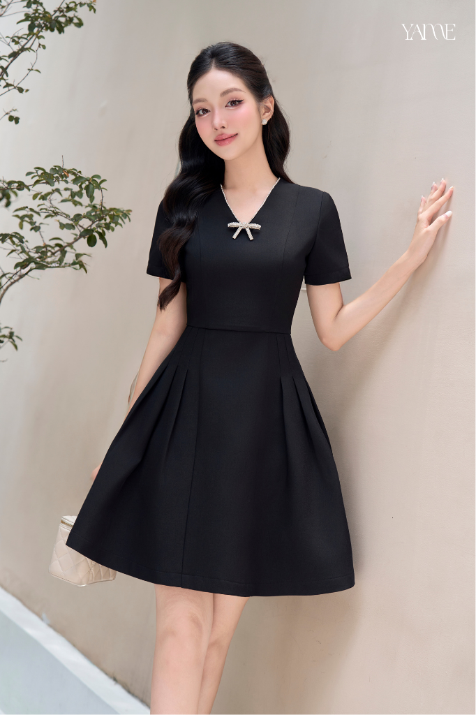 Váy Công Sở Đen Phối Nơ Đính Đá YAME YV708