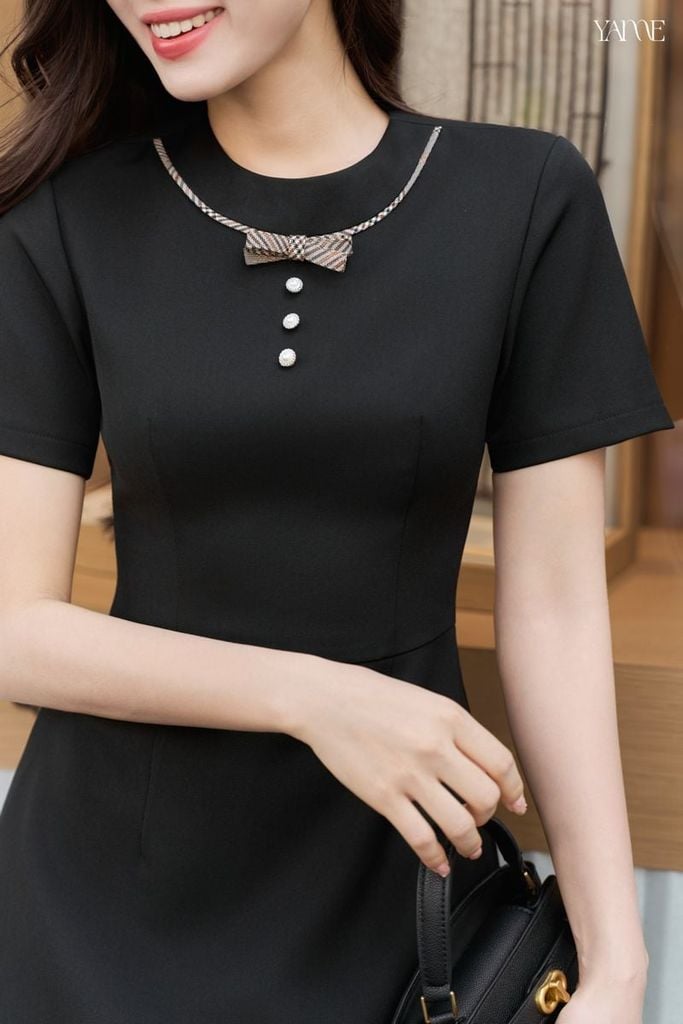 Váy Thiết Kế Dáng A Đen Phối Kẻ YAME YV928