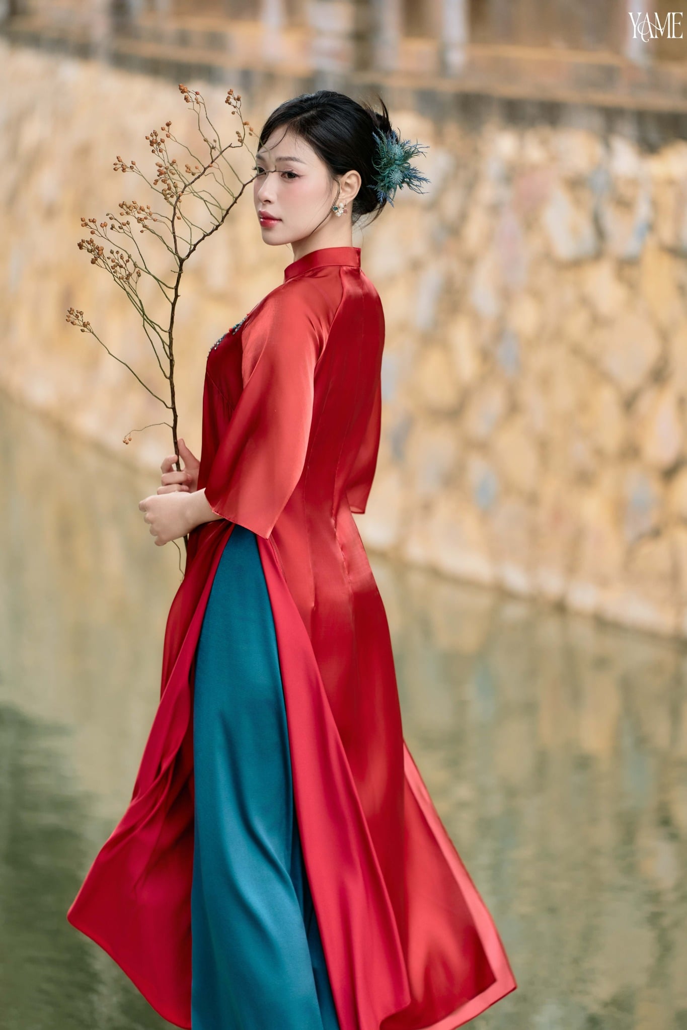 YAME -(TẶNG LÌ XÌ) Set Áo Dài  Tơ Oganza Óng Mướt Hai Tà Tay Raplan Lỡ Kết Hợp Dính Điểm Hoạ Tiết Phối Quần Lụa Trơn Ươm YAD861