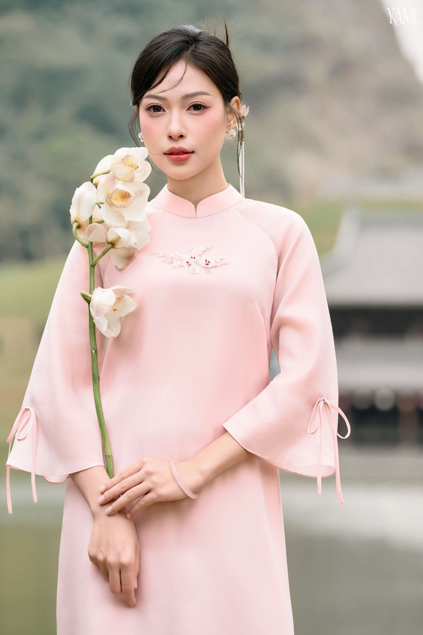 YAME -  (TẶNG LÌ XÌ) Set Áo Dài Tơ Vân Ánh Nhũ Mềm Mướt Màu Hồng Phấn Hai Tà Tay Raplan Đính Dây Nơ Đính Kết Ngực Áo Phối Quần Lụa Trơn Ưng YAD860