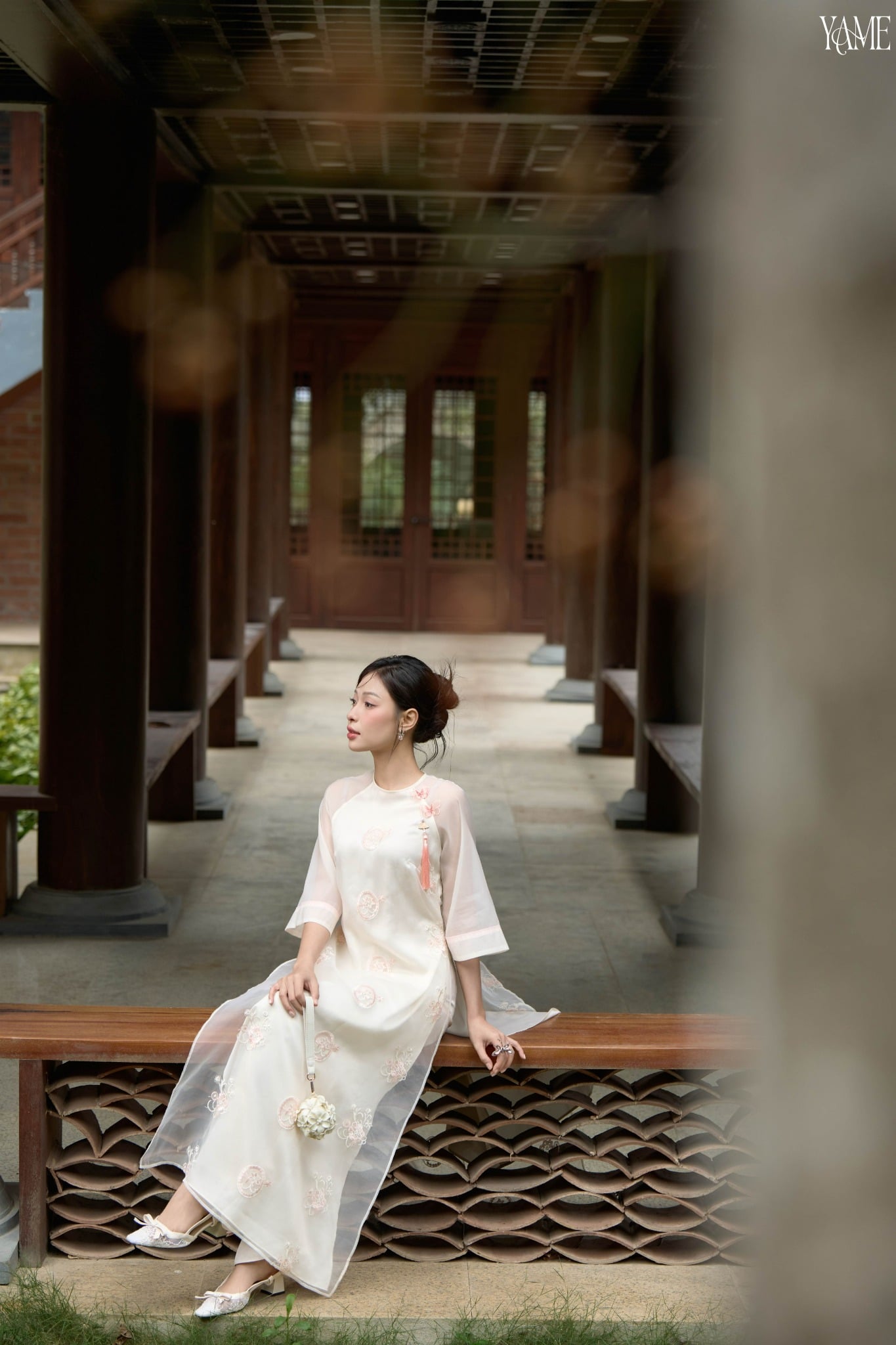 YAME - (TẶNG LÌ XÌ) Set Áo Dài Tơ Kính Mờ Thêu Hoa Trong Suốt Nhẹ Đứng Form Hai Tà Tay Tay Raplan Cổ Tròn Có Dính Hai Con Hồ Điệp Treo Một Dây Tâm Kết Phối Quần Lụa Trơn Hương YAD856