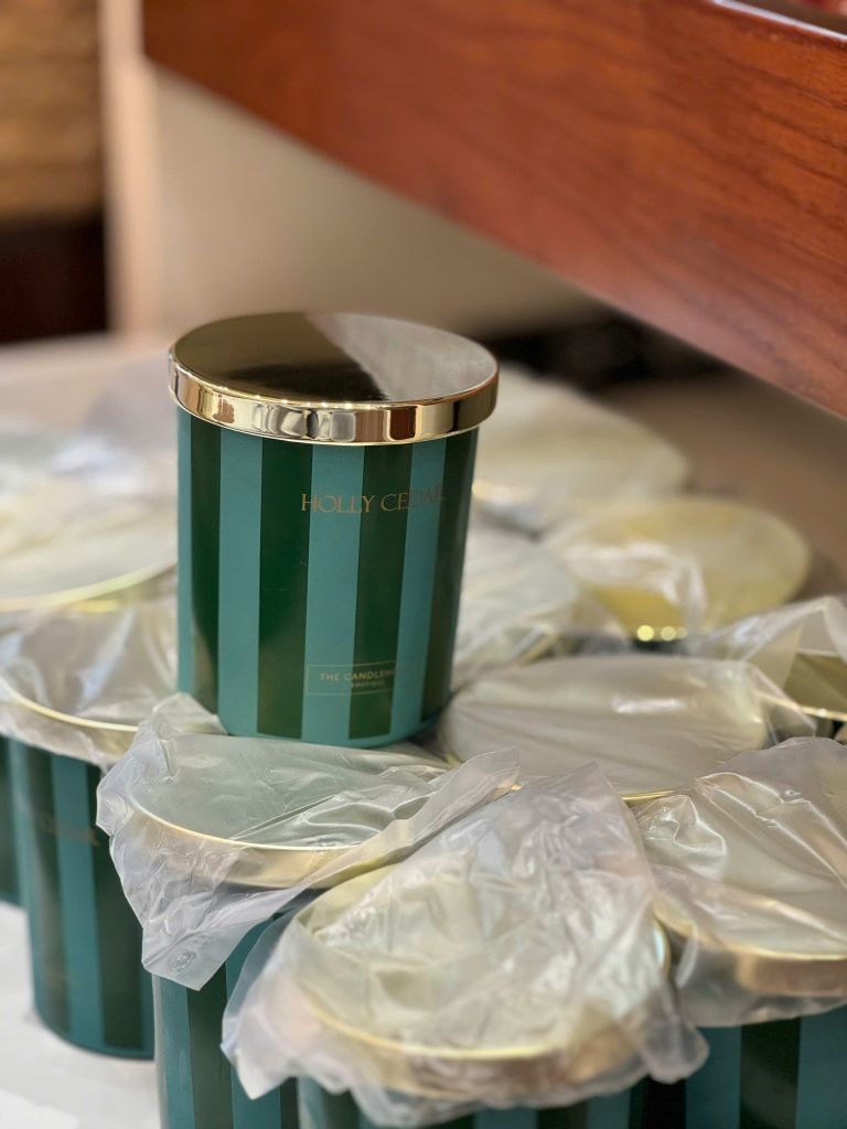Nến Candleholic Holly Cedar