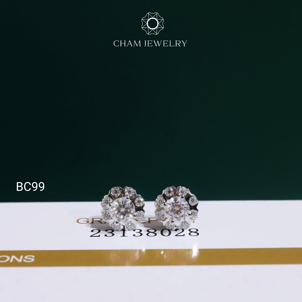 Hoa Tai BC99 CHAM JEWELRY, Hoa Tai Full Moissanite Chủ 4.5mm (Barcode OCB26)