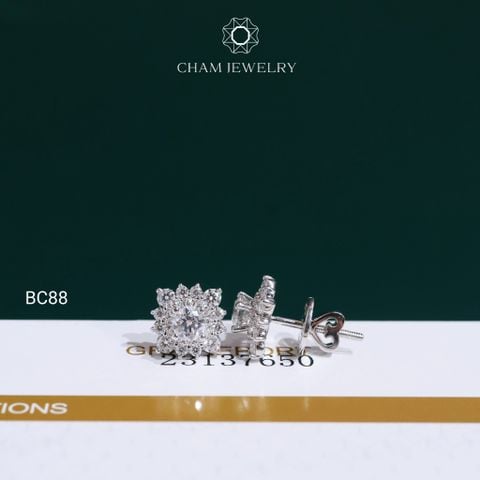 Hoa Tai BC88 CHAM JEWELRY, Hoa Tai Full Moissanite Chủ 4.0mm (Barcode OCB10)