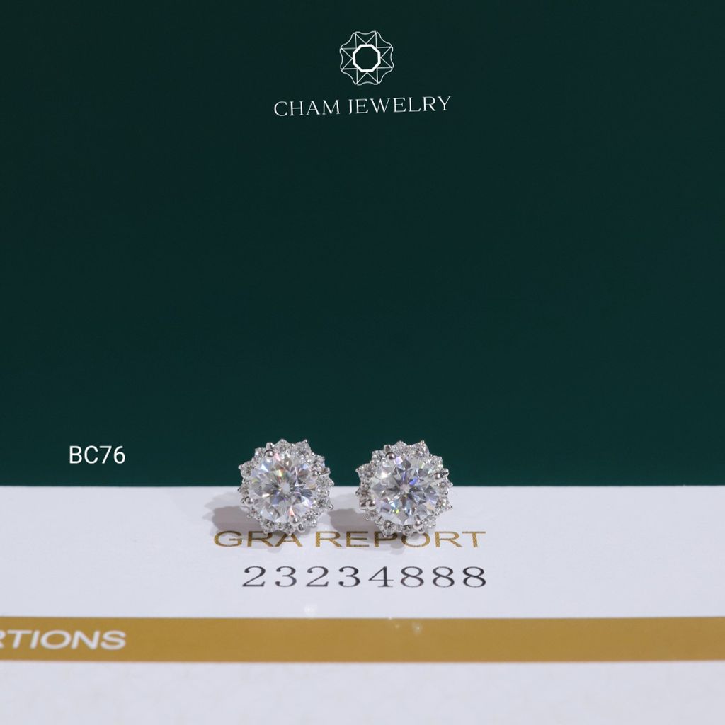 Hoa Tai BC76 CHAM JEWELRY, Hoa Tai Full Moissanite Chủ 5.4mm (Barcode OB90)