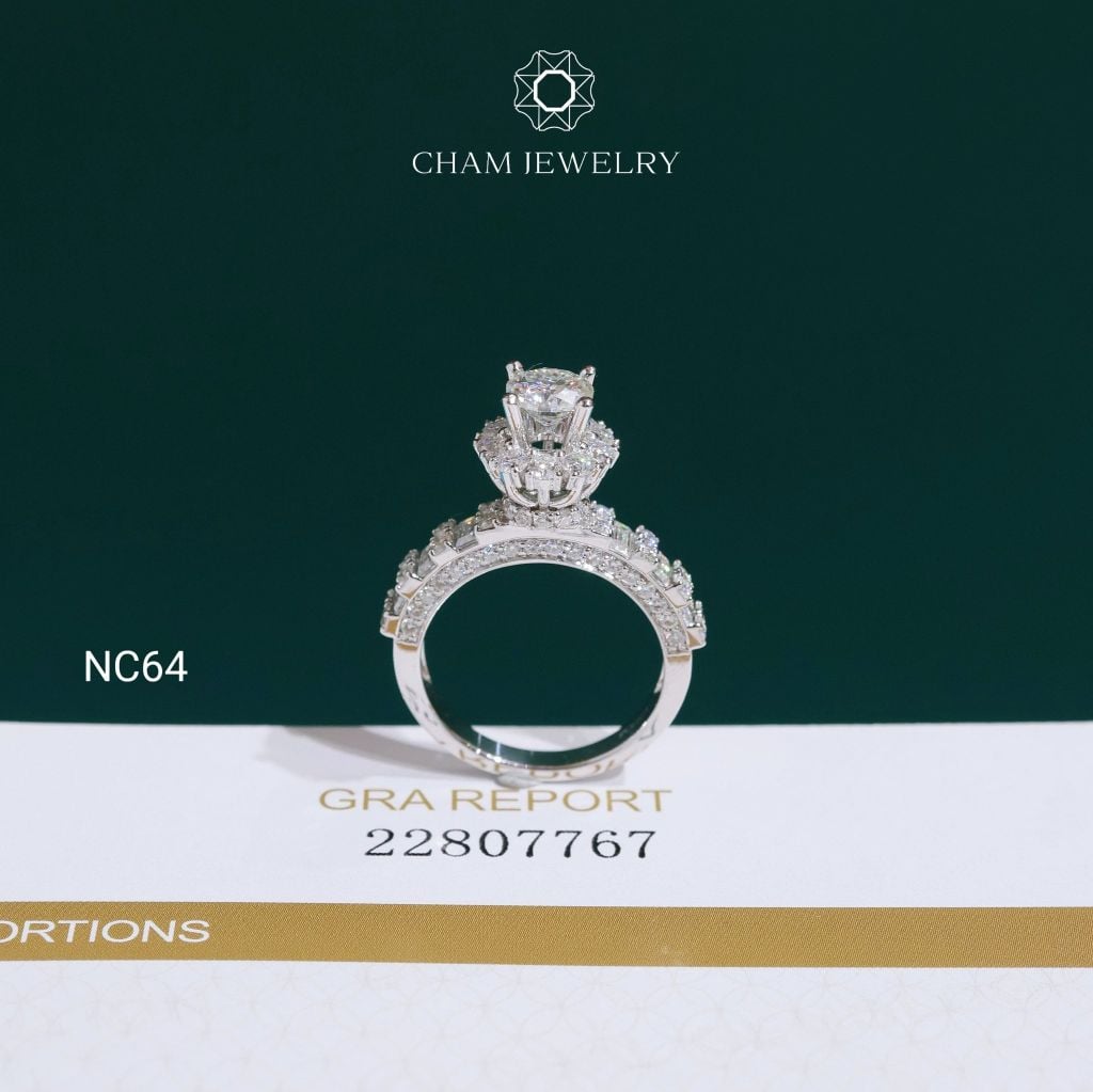 Nhẫn NC64 CHAM JEWELRY, Full Moissanite Chủ 5.4mm (Barcode ONNU86)