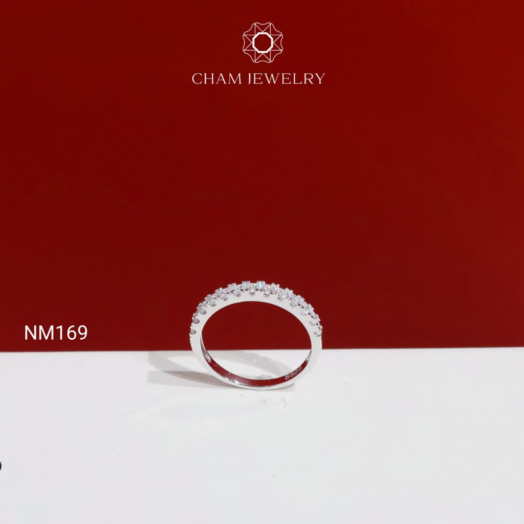 Nhẫn NM169 CHAM JEWELRY , Nhẫn Kiểu Nửa Hàng Đá Barget 2.5mm (Barcode TQB25207).
