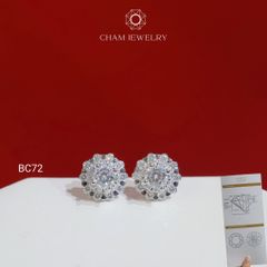 Hoa Tai BC72 CHAM JEWELRY, Hoa Tai Full Moissanite Chủ 4.5mm (Barcode OCB04)